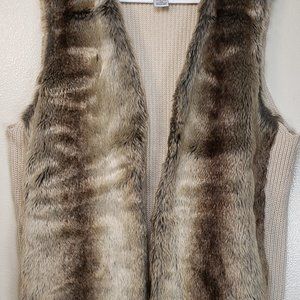 Liz Claiborne front faux fur open vest